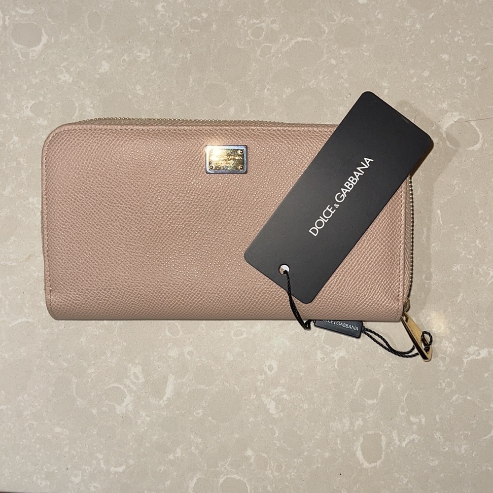 Dolce and Gabbana zip around wallet. Tan/Taupe NWT and internal cards